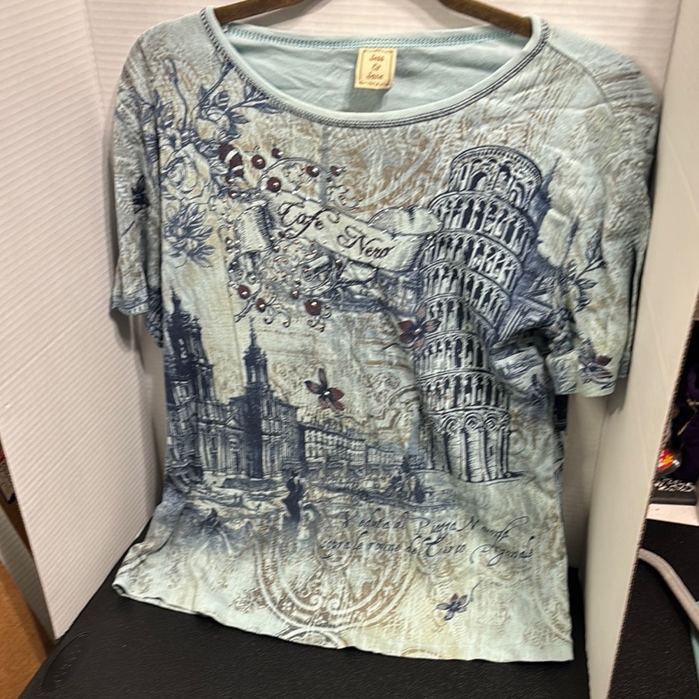 Jess and Jane Women's Blue Graphic Top size Large